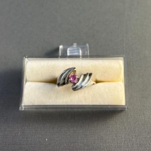 Elegant Silver Wave Ring with Pink Stone